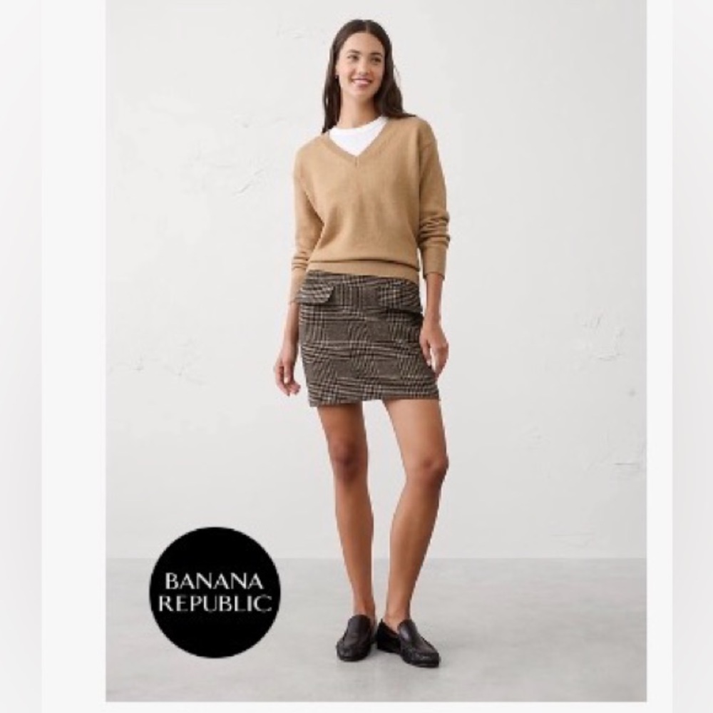 Banana Republic Camel V-Neck Sweater